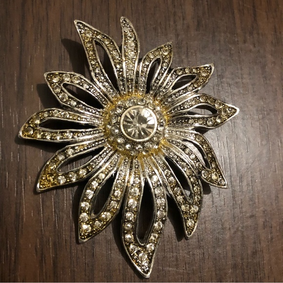 Vintage Silver BROOCH PIN Flower / Faux Diamonds - Picture 8 of 15